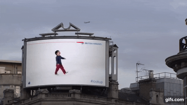 【British Airway】屋外看板に映った子供が飛行機を指さしてフライト番号を教えてくれるデジタルマジック