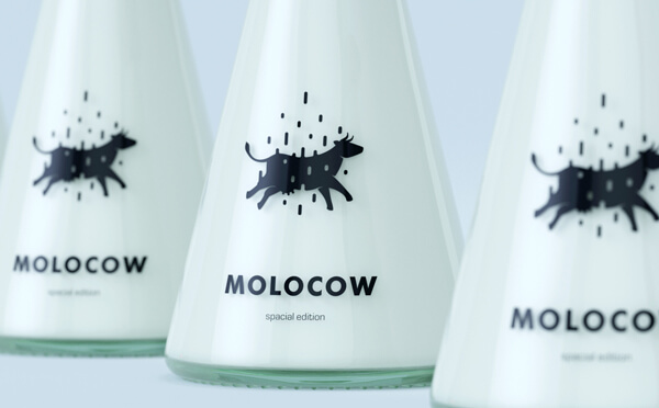 Molocowの牛乳瓶（ミルクボトル）のラベルのアップ
