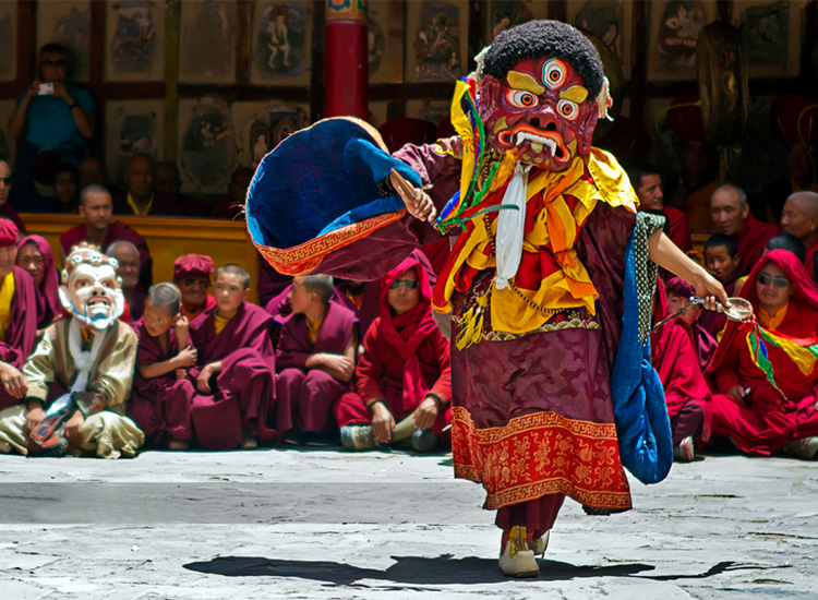 【Tibetan Skeleton Dancers】チベット修道院の奇祭の衣装が完全に異世界